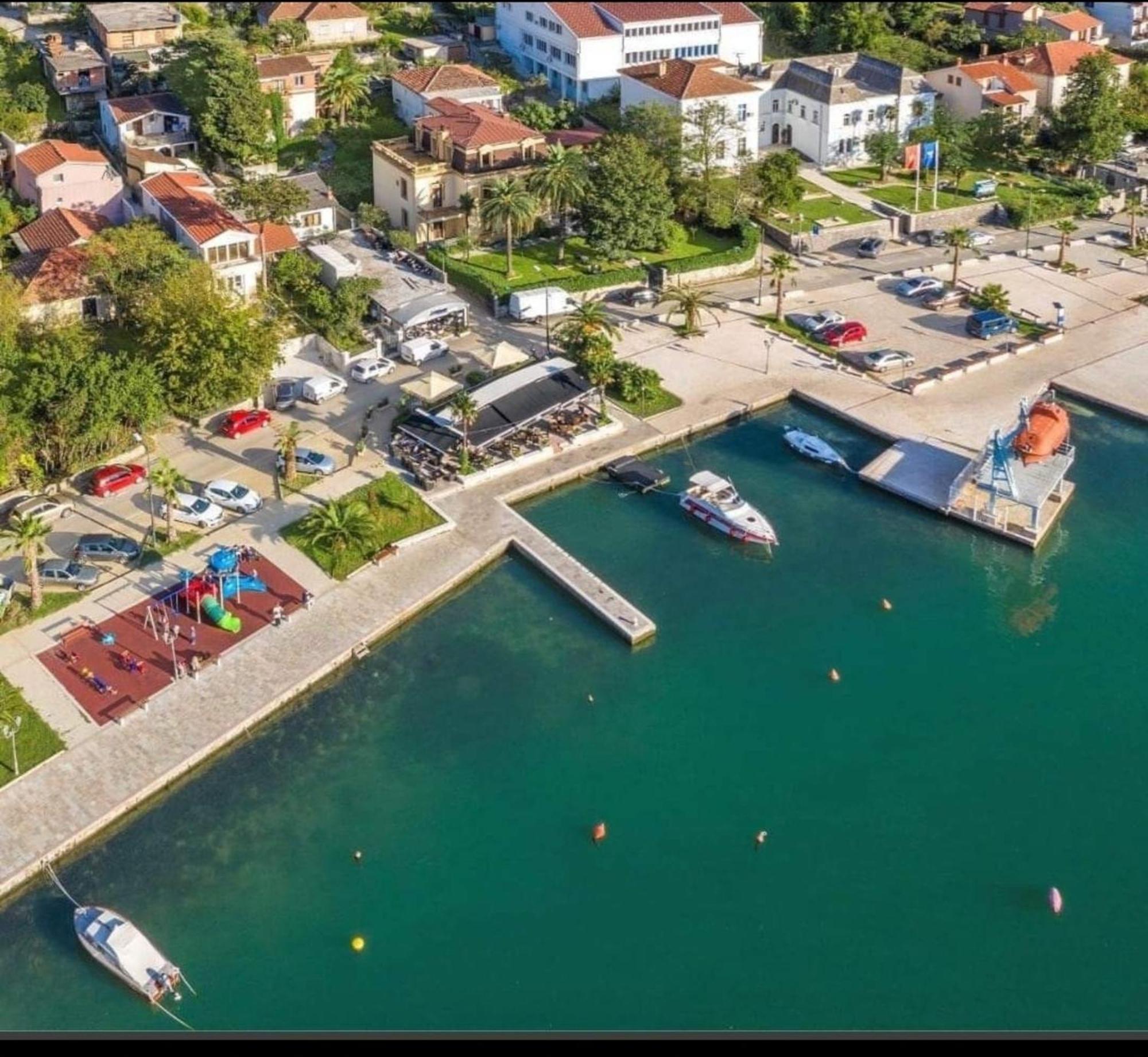 Bay Mola Home Kotor Ngoại thất bức ảnh